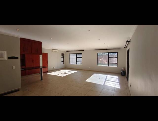 3 BEDROOM PROPERTY TO RENT IN FARRARMERE